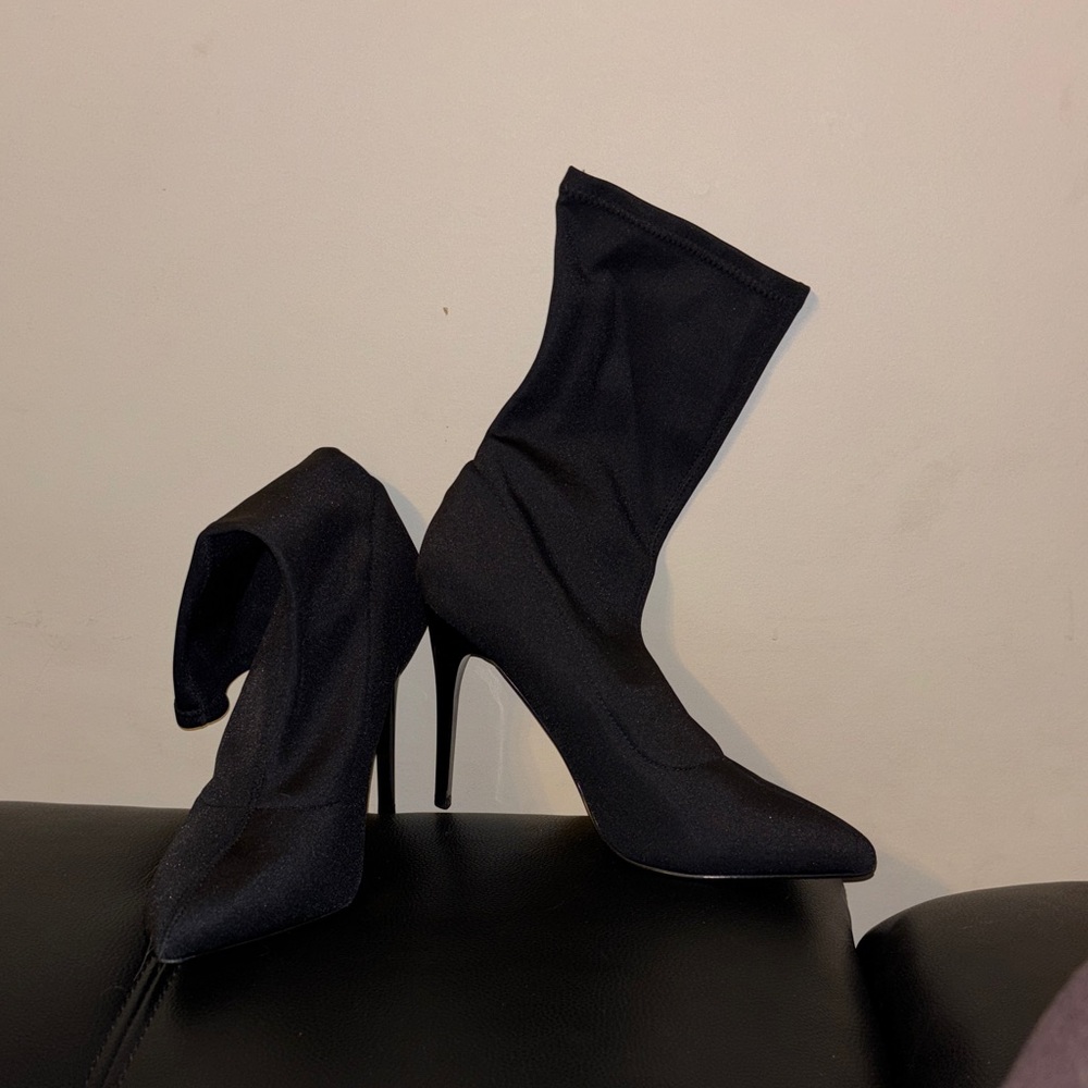 Elegant Black Stiletto Heel Boots